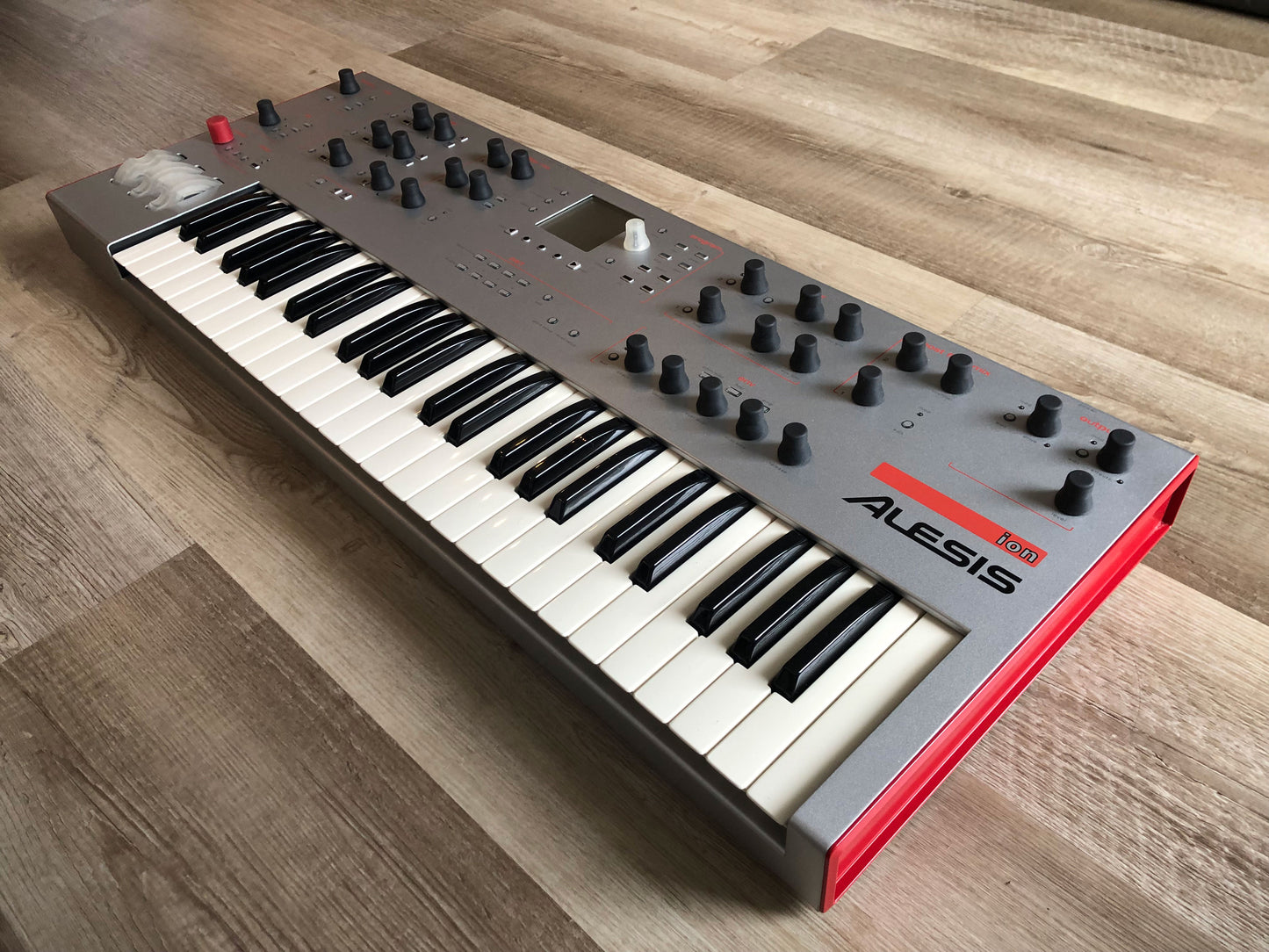 Alesis Ion Analog Modeling Synth - Nice & Clean