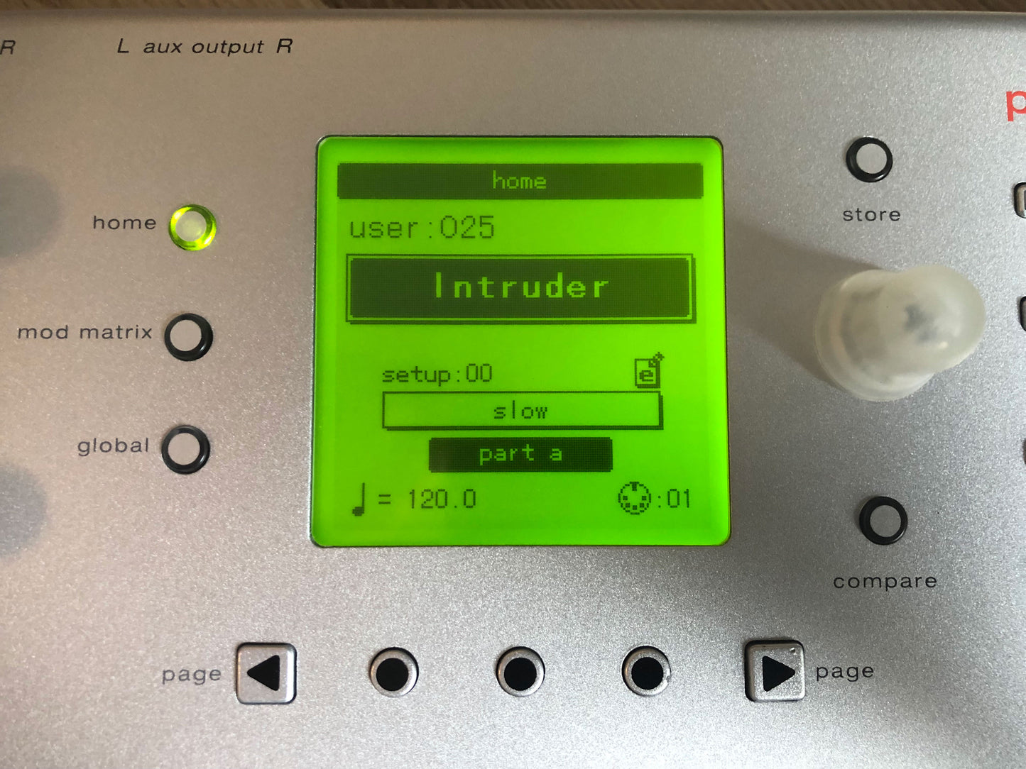 Alesis Ion Analog Modeling Synth - Nice & Clean