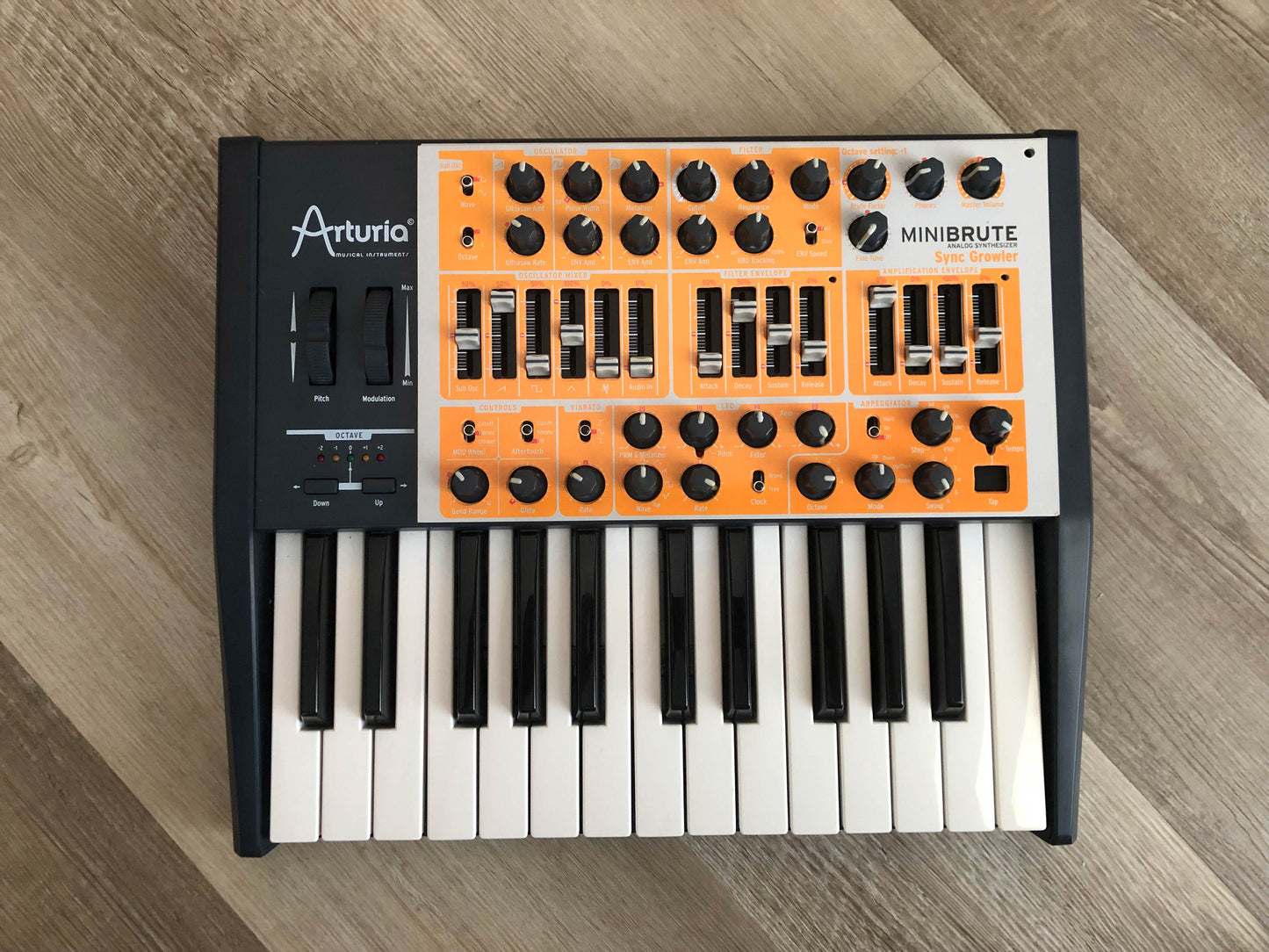 Arturia MiniBrute Analog Synthesizer, Excellent Condition (Not Sticky!) w/ PSU