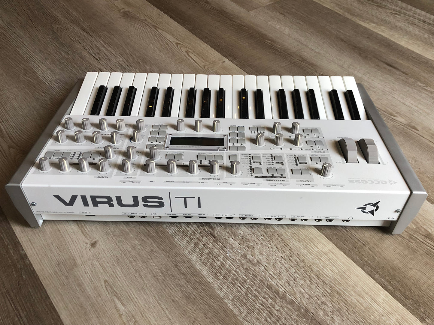 Access Virus TI Polar with New Battery, OG Power Cable, New USB Cable