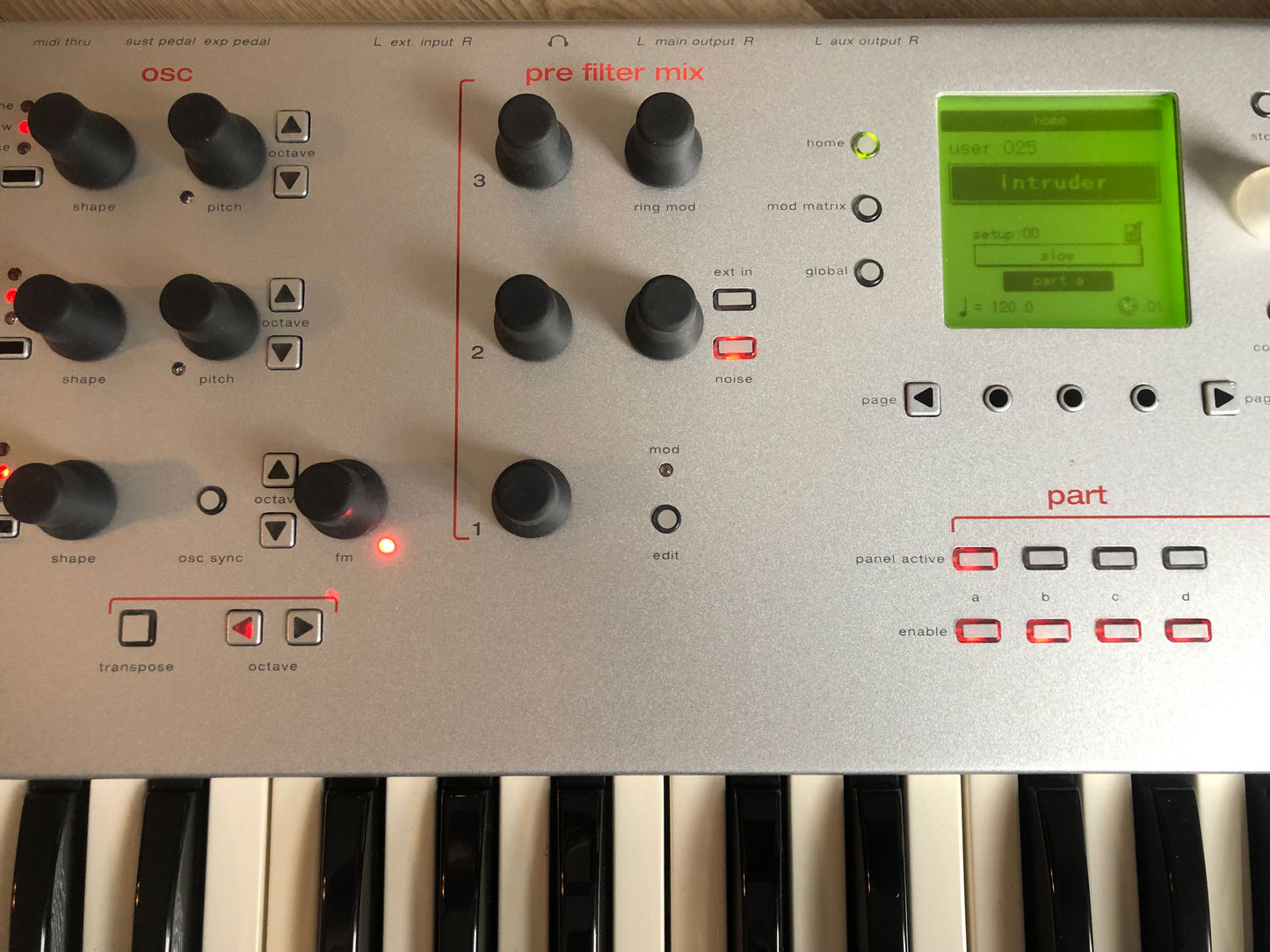 Alesis Ion Analog Modeling Synth - Nice & Clean