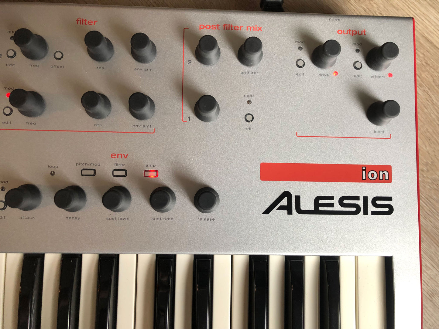 Alesis Ion Analog Modeling Synth - Nice & Clean