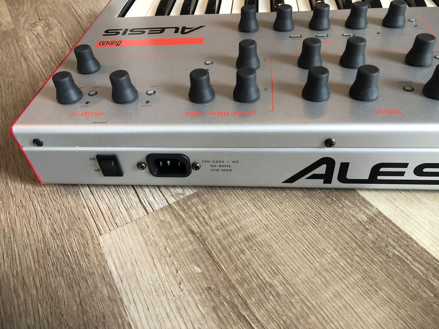 Alesis Ion Analog Modeling Synth - Nice & Clean