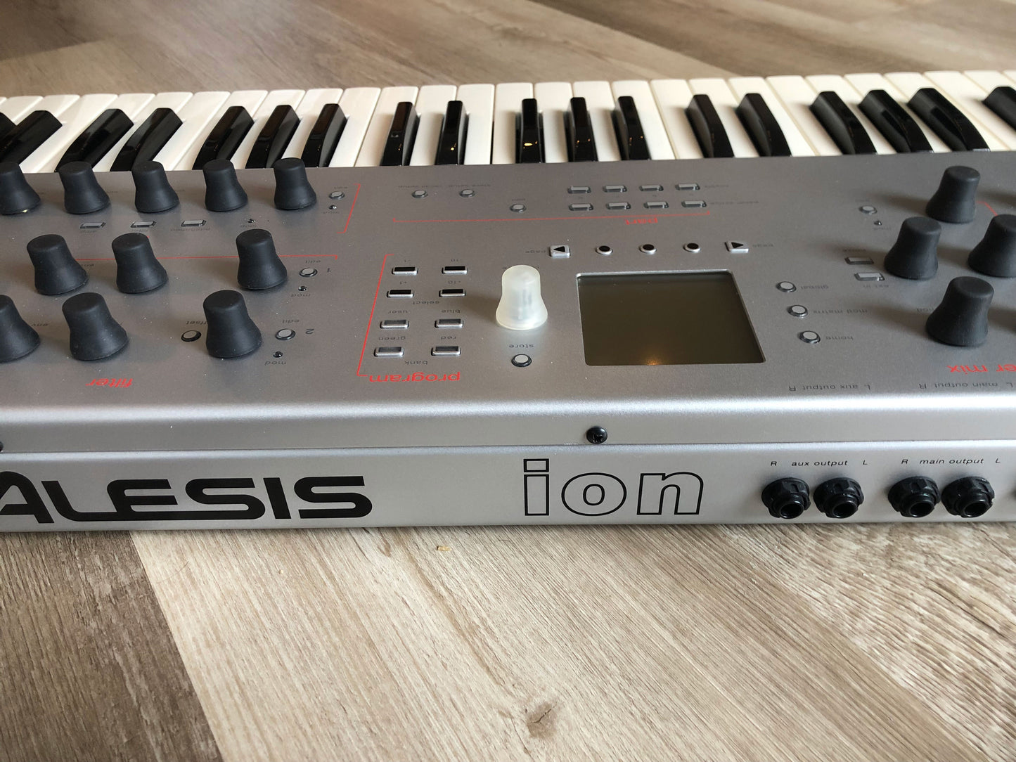 Alesis Ion Analog Modeling Synth - Nice & Clean