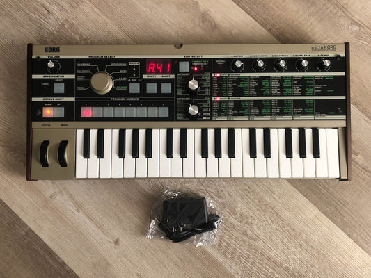 MicroKorg w/ Aftermarket Power Supply (Minty / no Mic)
