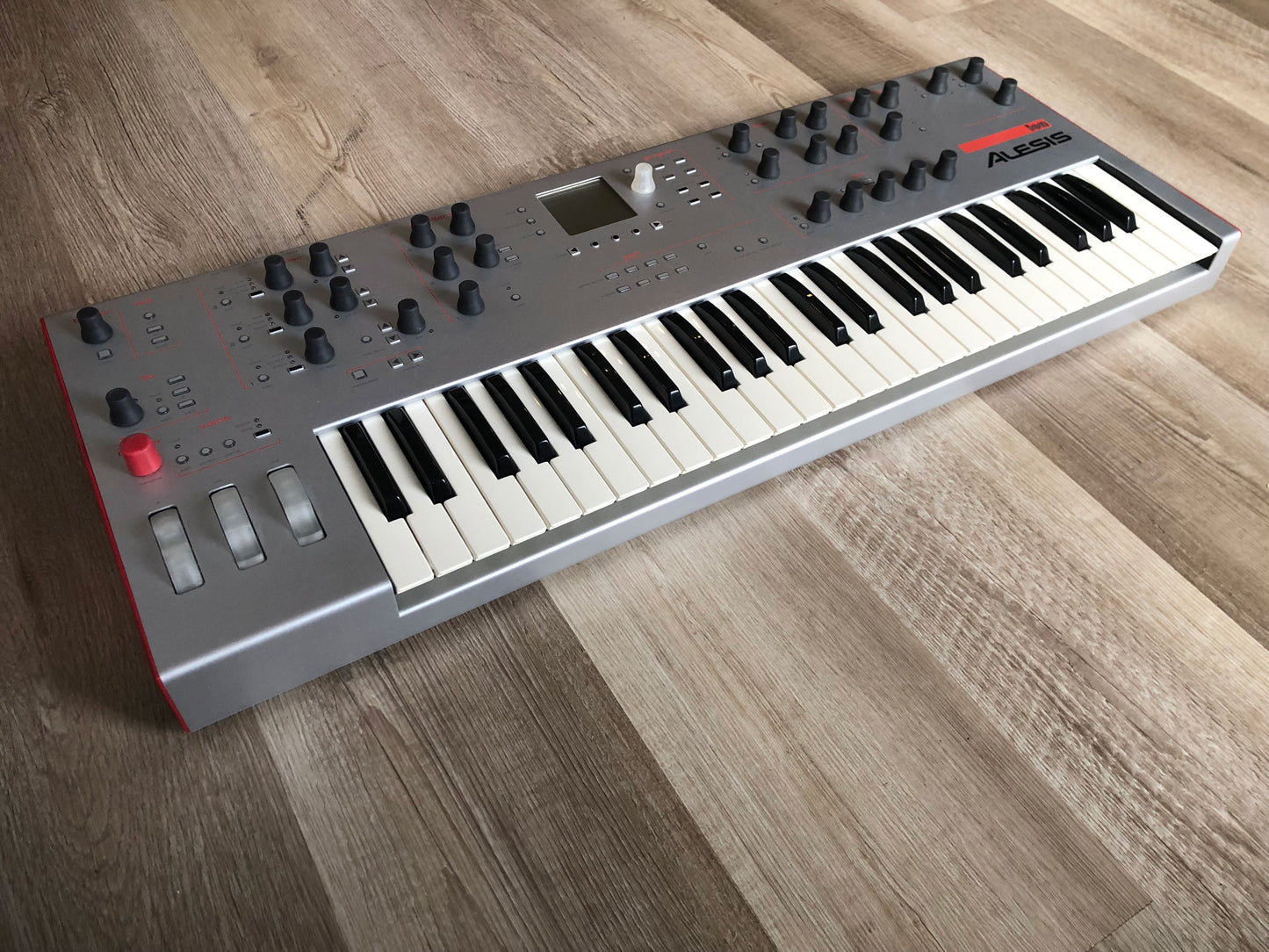 Alesis Ion Analog Modeling Synth - Nice & Clean