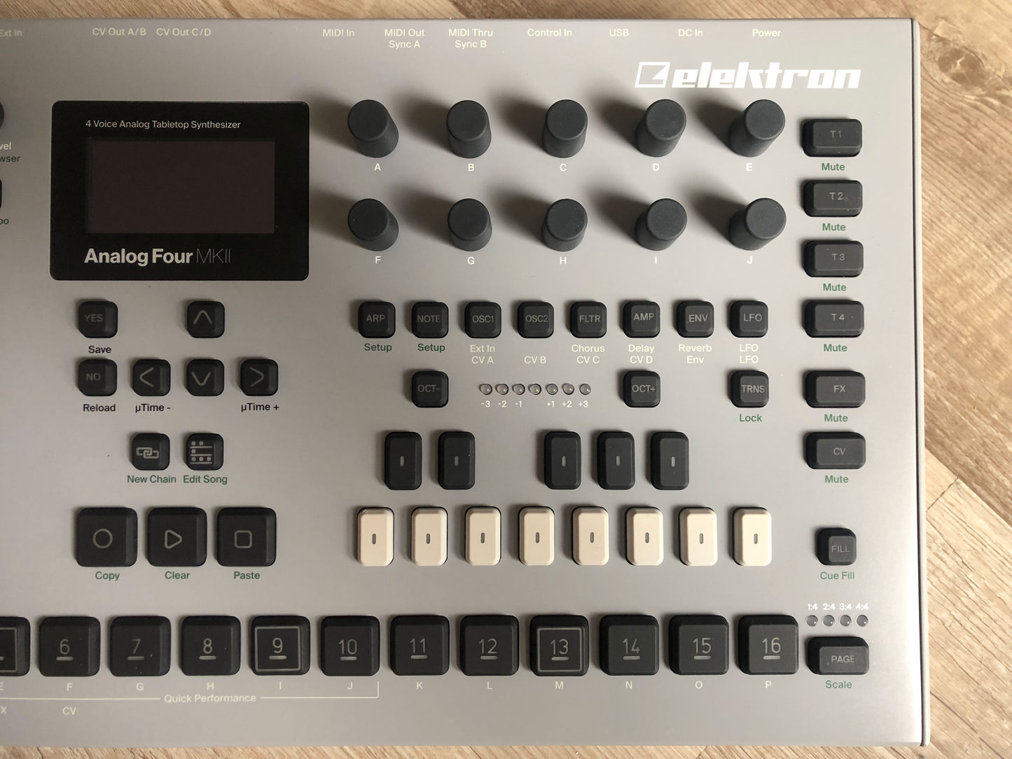 Elektron Analog Four MKII w/ OG Box, PSU + USB Cable