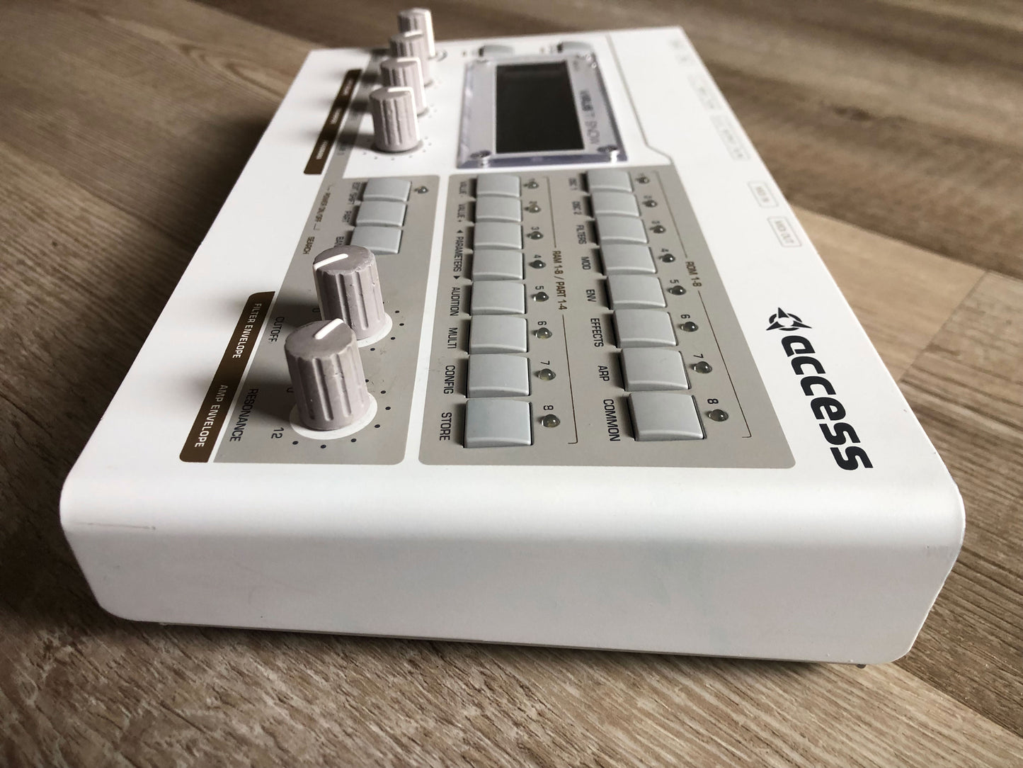 Access Virus TI Snow w/ New Battery + Quality PSU