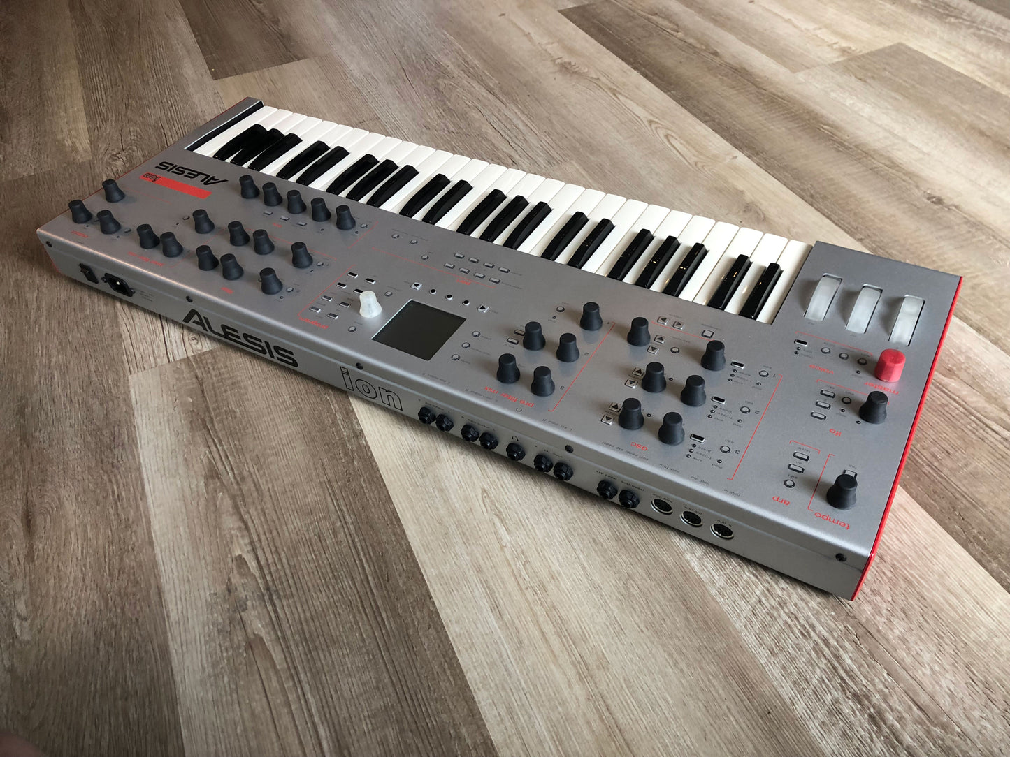 Alesis Ion Analog Modeling Synth - Nice & Clean