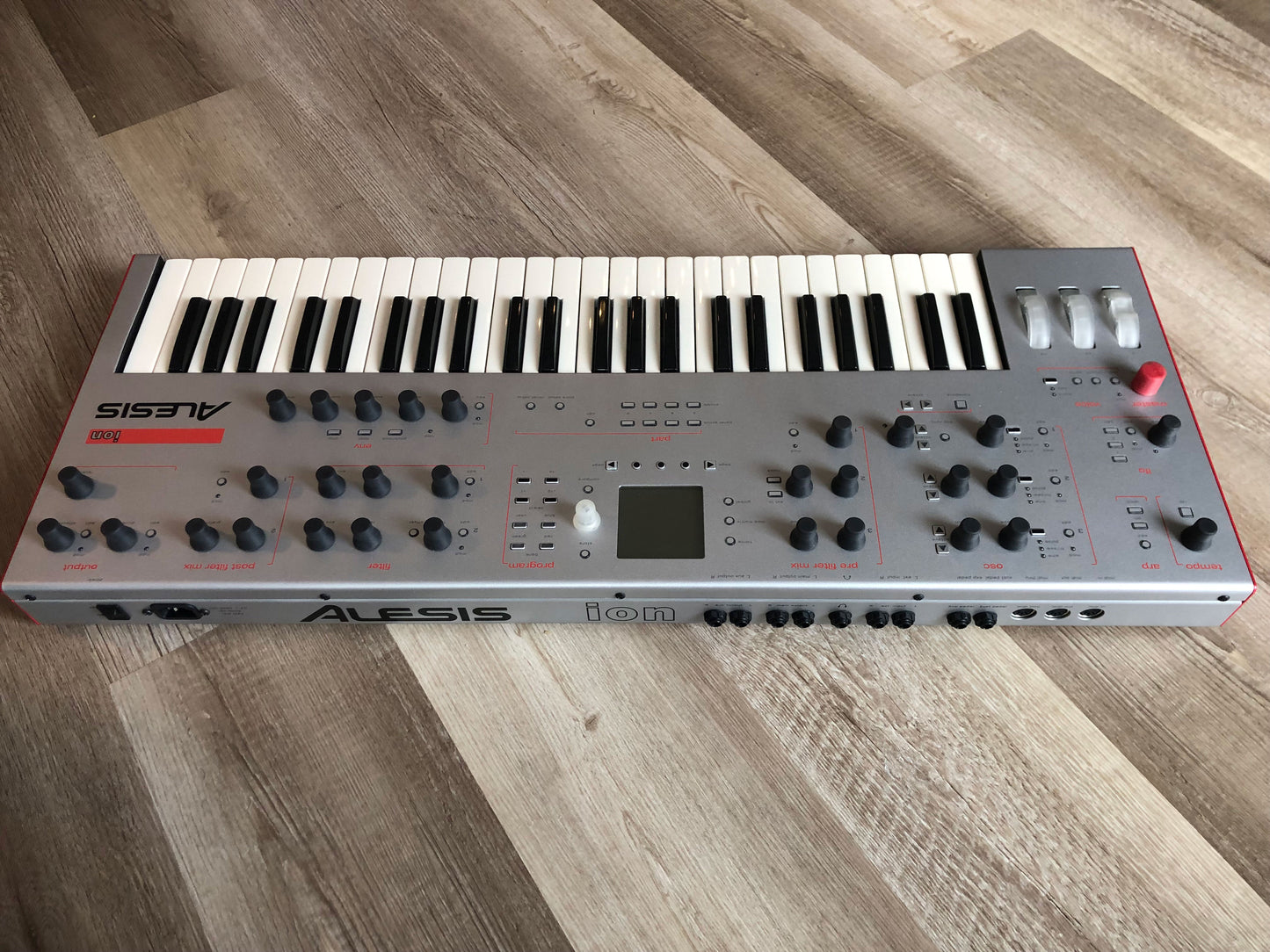 Alesis Ion Analog Modeling Synth - Nice & Clean