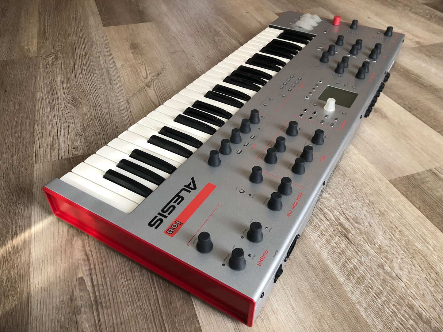 Alesis Ion Analog Modeling Synth - Nice & Clean