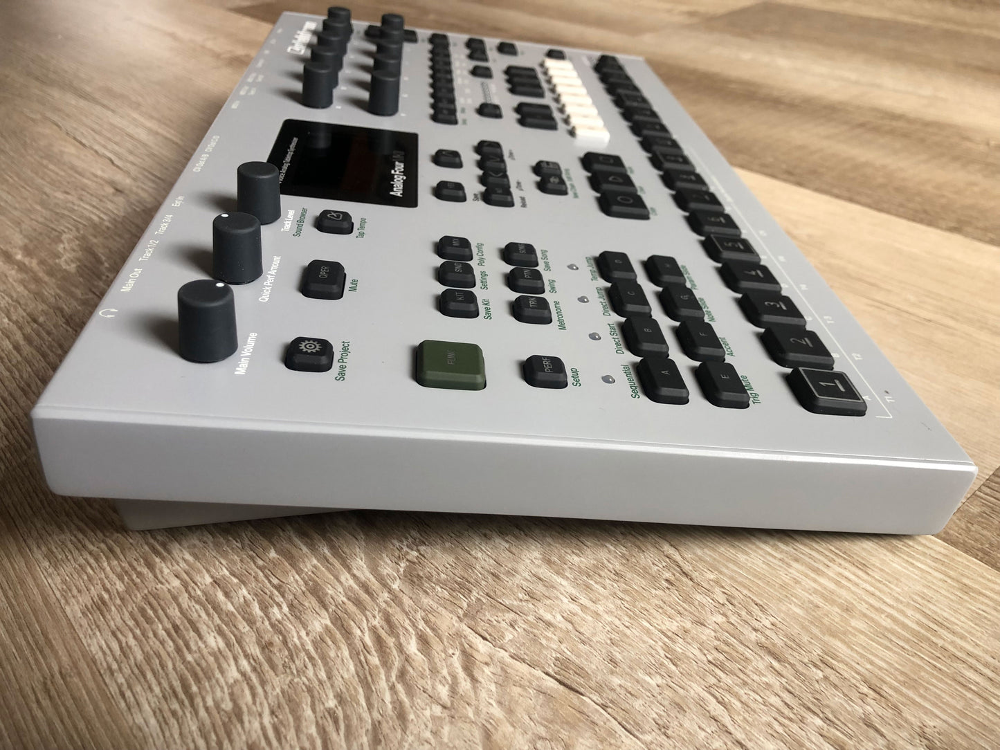 Elektron Analog Four MKII w/ OG Box, PSU + USB Cable