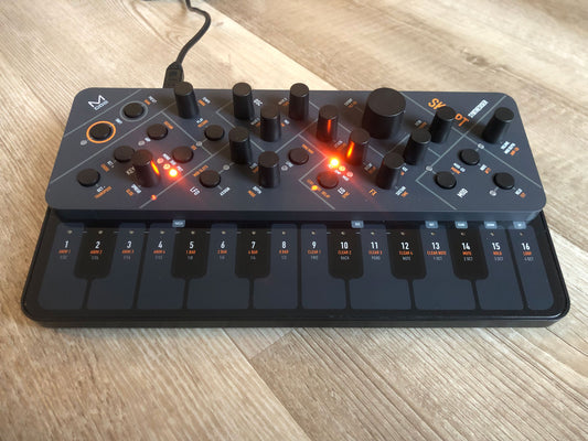 Modal Skulpt 4-Voice Analog Modeling Synth w/ OG Box (Minty)