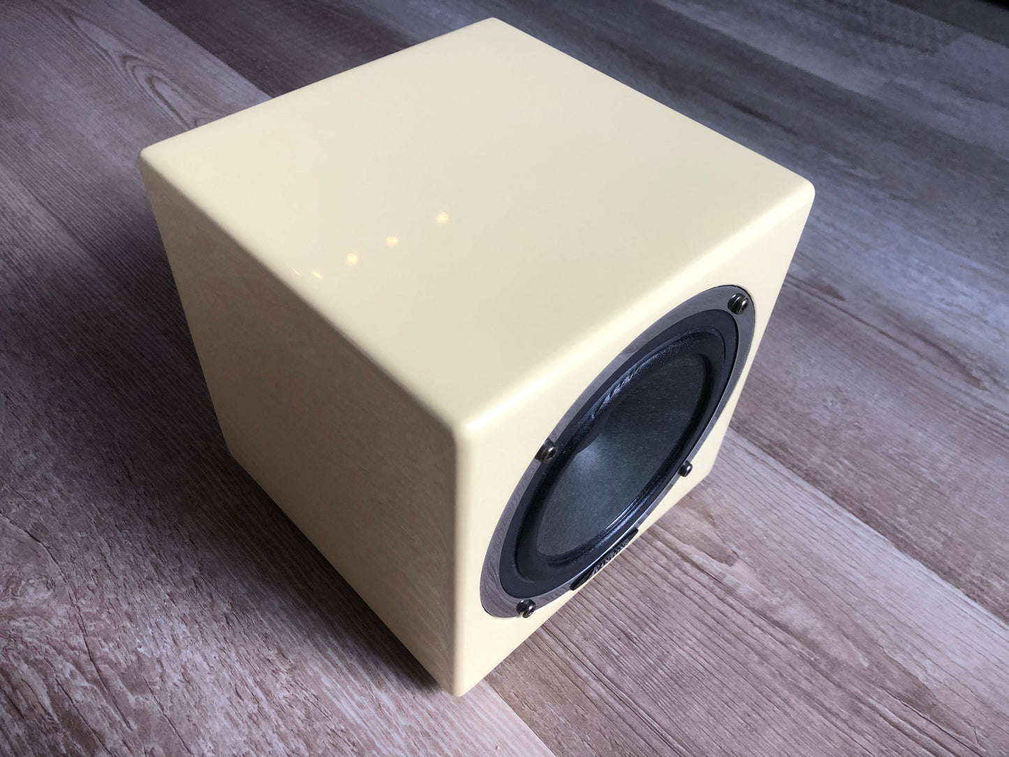 Avantone Pro Active Mixcube (Buttercream) w/ Original Power Supply