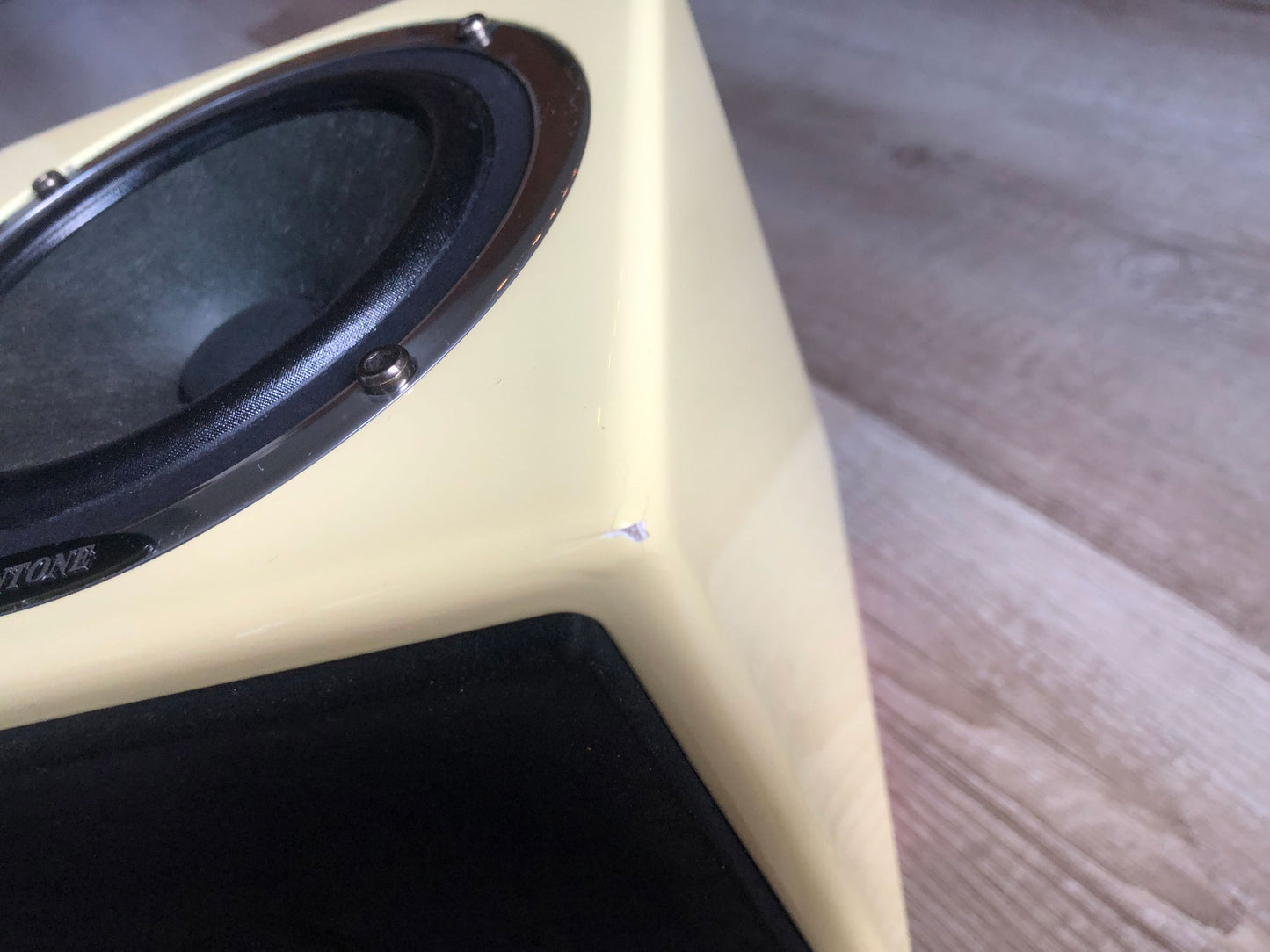 Avantone Pro Active Mixcube (Buttercream) w/ Original Power Supply