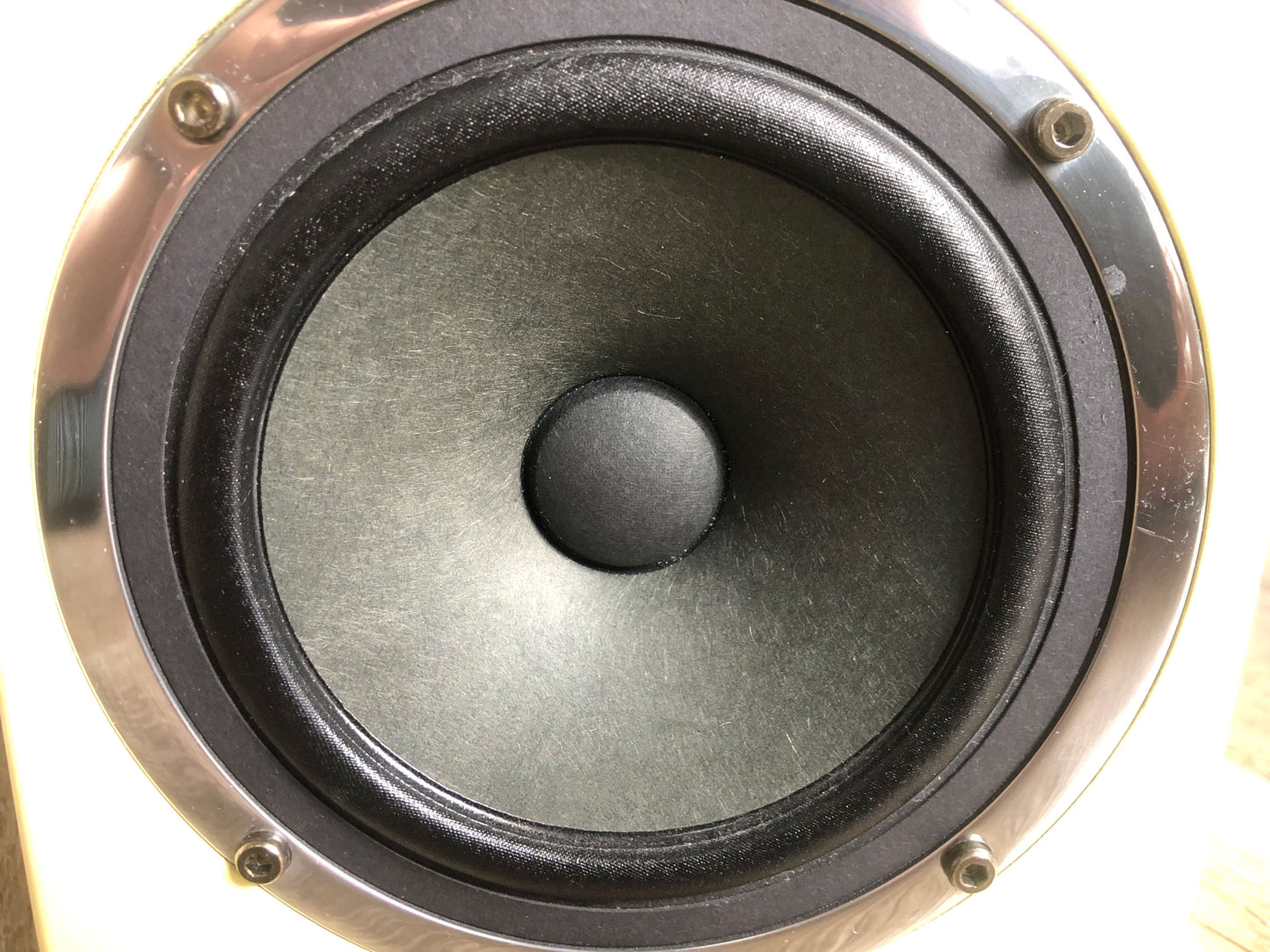 Avantone Pro Active Mixcube (Buttercream) w/ Original Power Supply