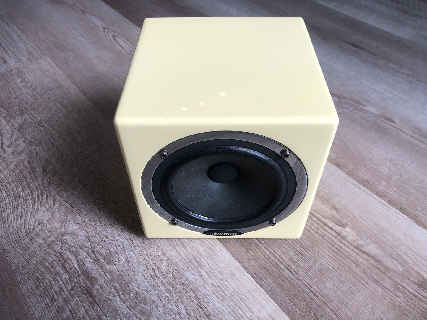 Avantone Pro Active Mixcube (Buttercream) w/ Original Power Supply