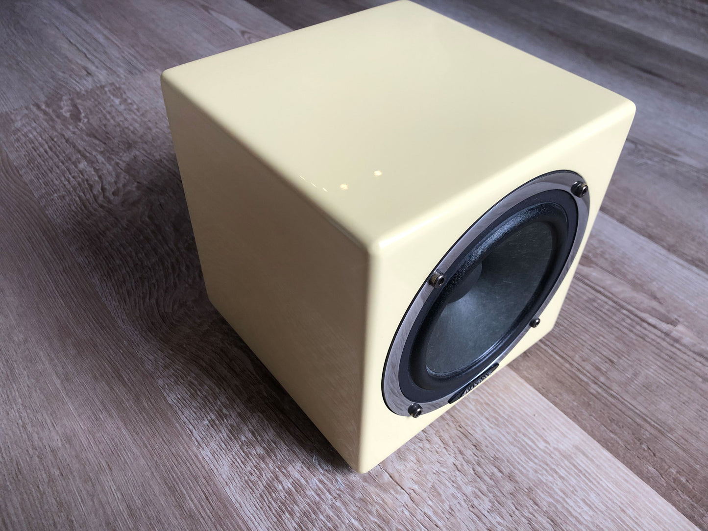 Avantone Pro Active Mixcube (Buttercream) w/ Original Power Supply