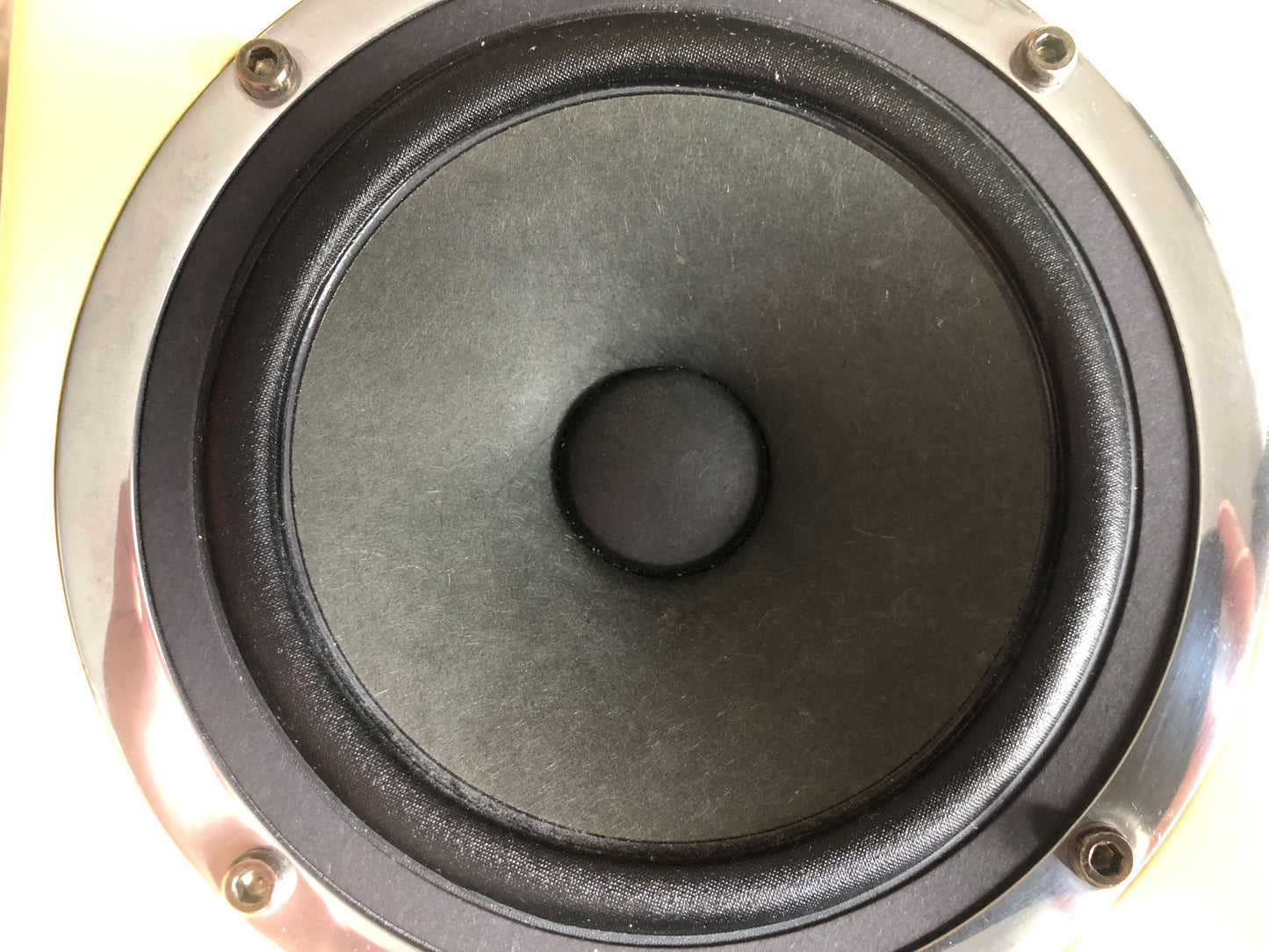 Avantone Pro Active Mixcube (Buttercream) w/ Original Power Supply