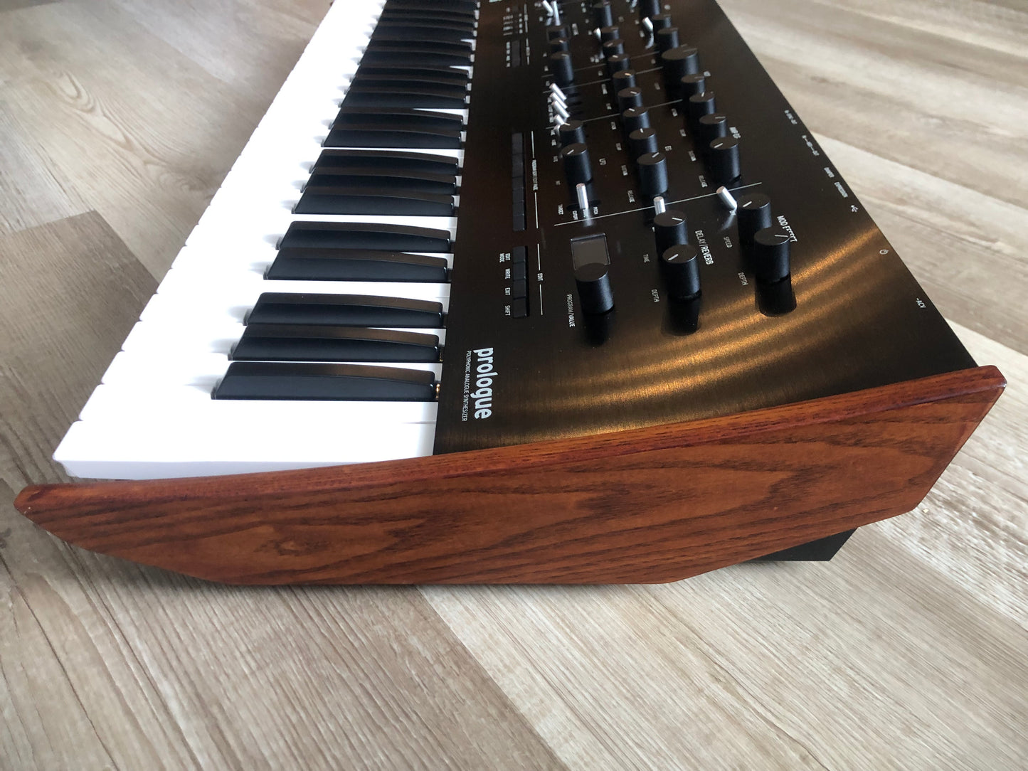 Korg Prologue 8 Voice 49-key Analog Synthesizer in Excellent Condition