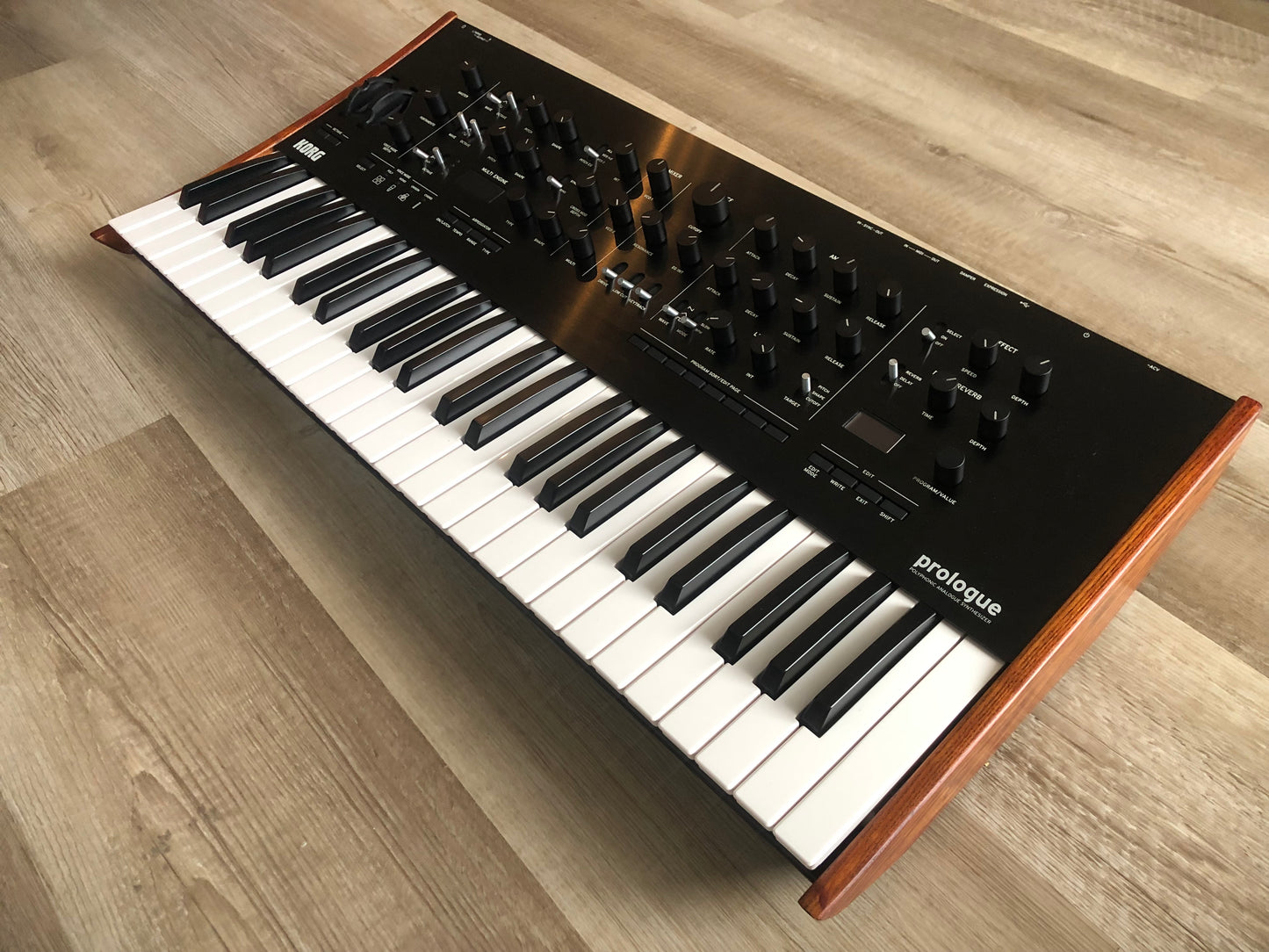 Korg Prologue 8 Voice 49-key Analog Synthesizer in Excellent Condition