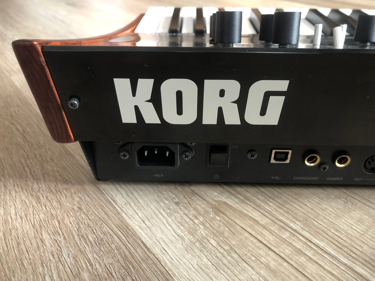 Korg Prologue 8 Voice 49-key Analog Synthesizer in Excellent Condition