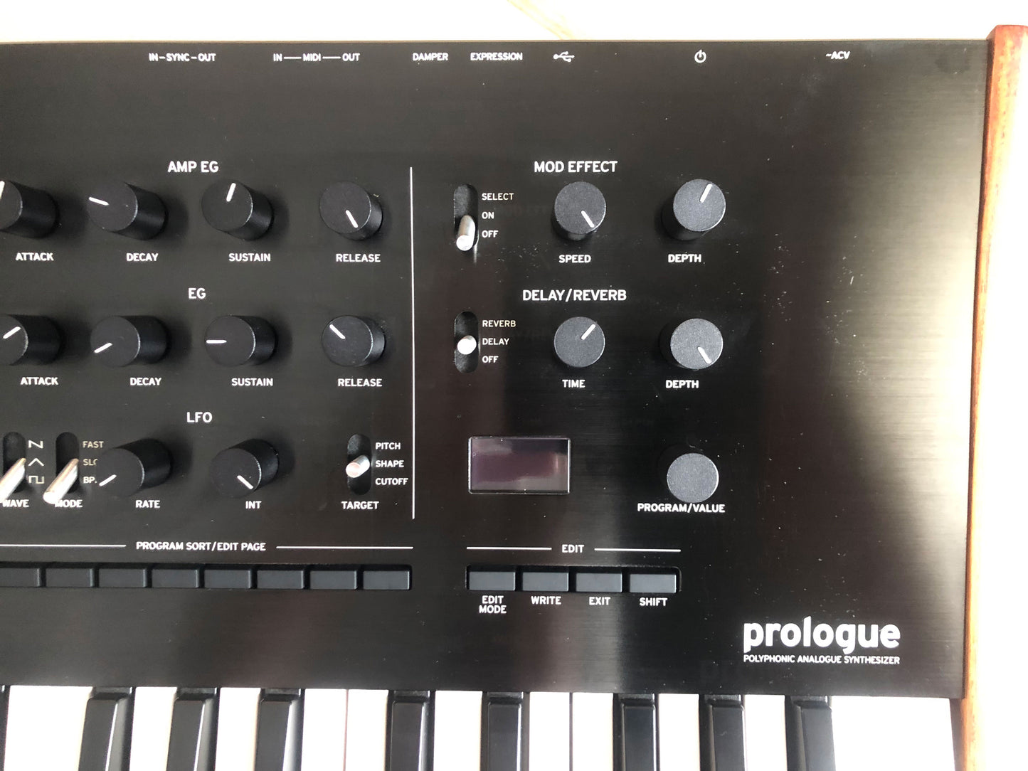 Korg Prologue 8 Voice 49-key Analog Synthesizer in Excellent Condition
