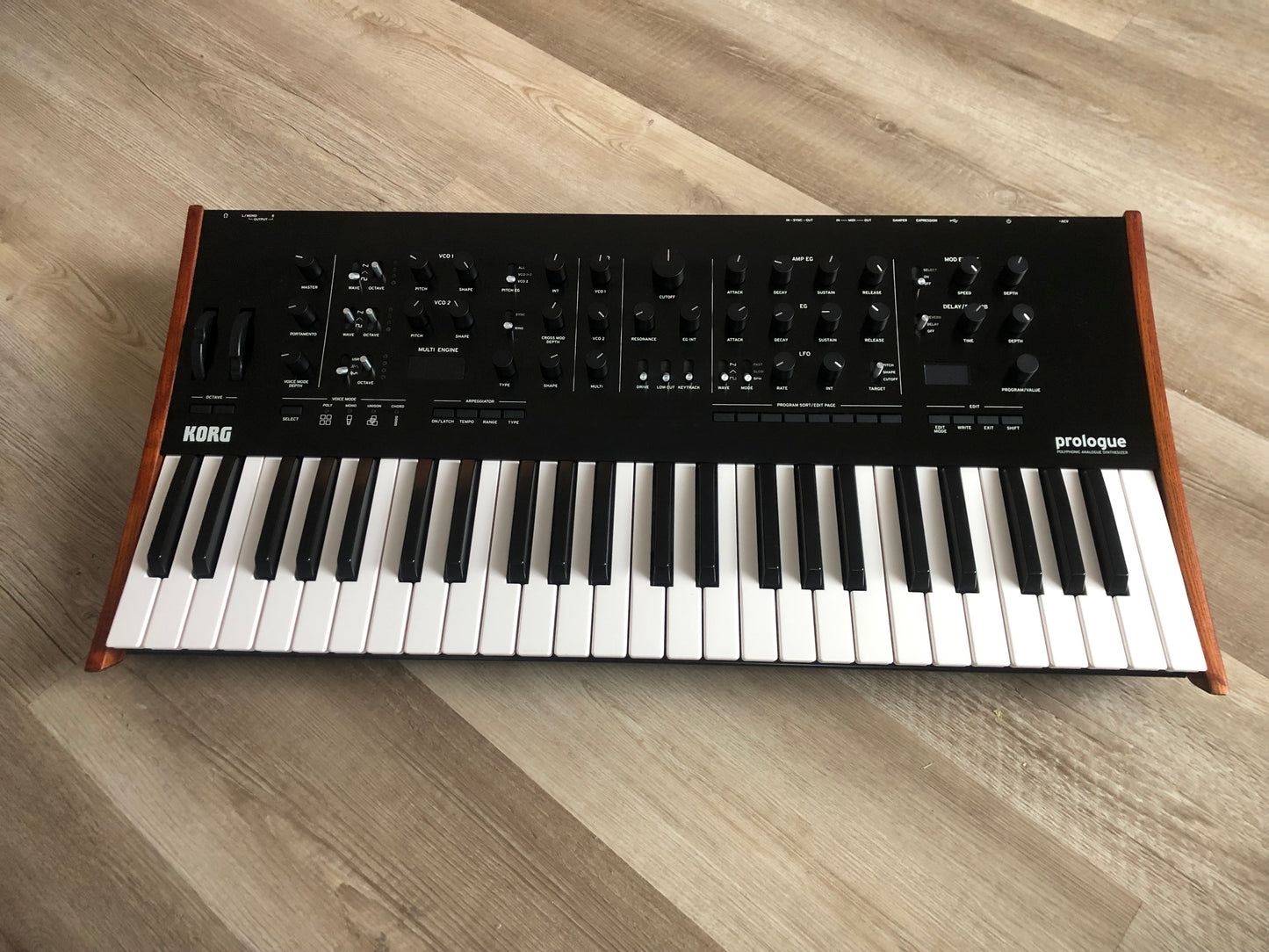 Korg Prologue 8 Voice 49-key Analog Synthesizer in Excellent Condition