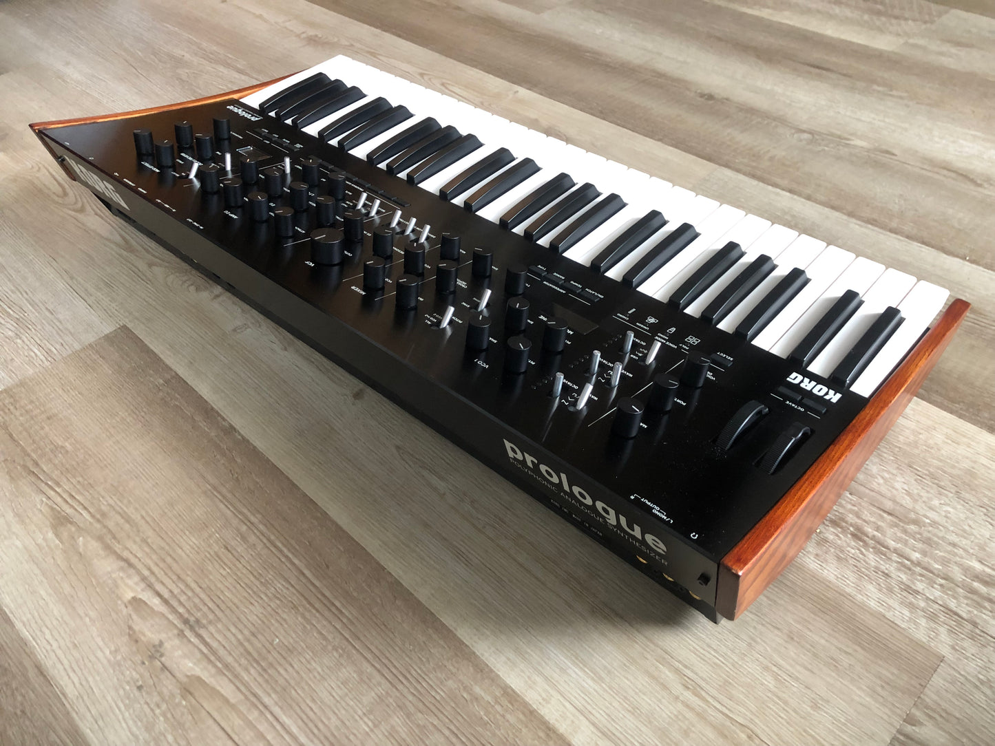 Korg Prologue 8 Voice 49-key Analog Synthesizer in Excellent Condition