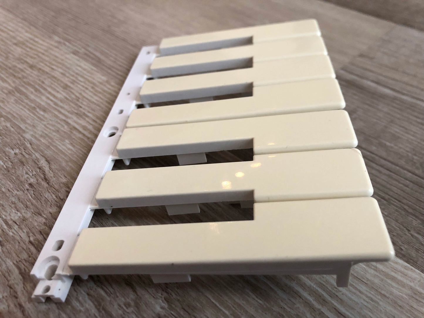 MicroKorg / MicroKorg-S OEM White Keys Group, Yellowed