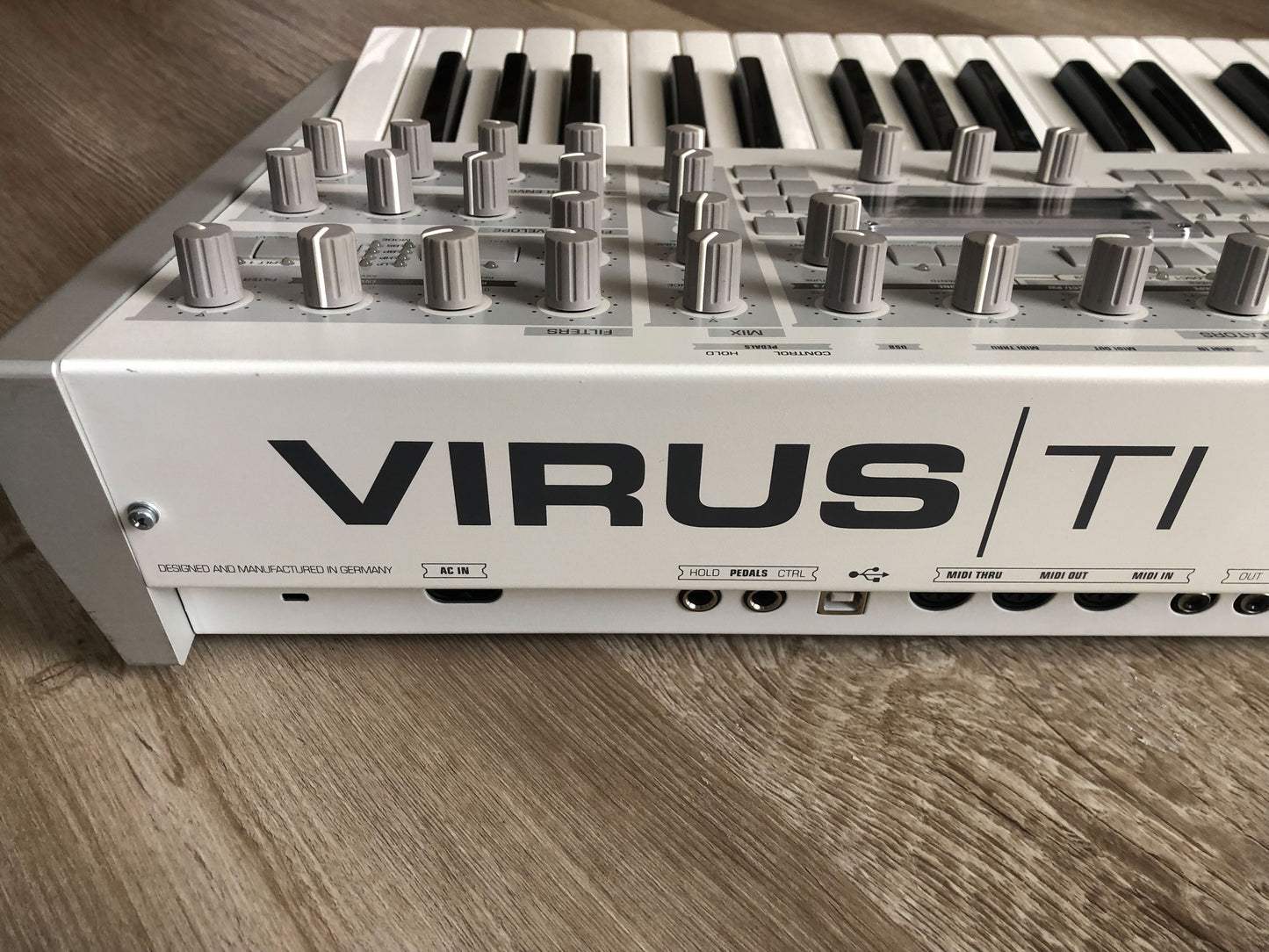 Access Virus TI Polar with New Battery, OG Power Cable, New USB Cable