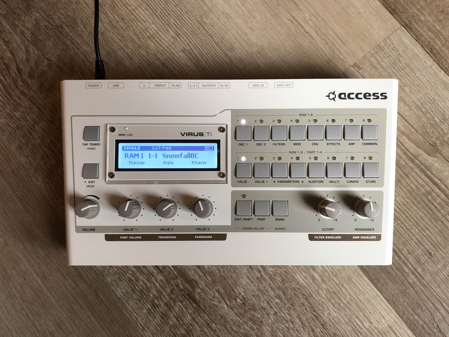 Access Virus TI Snow Minty w/ New PSU + New HQ USB Cable