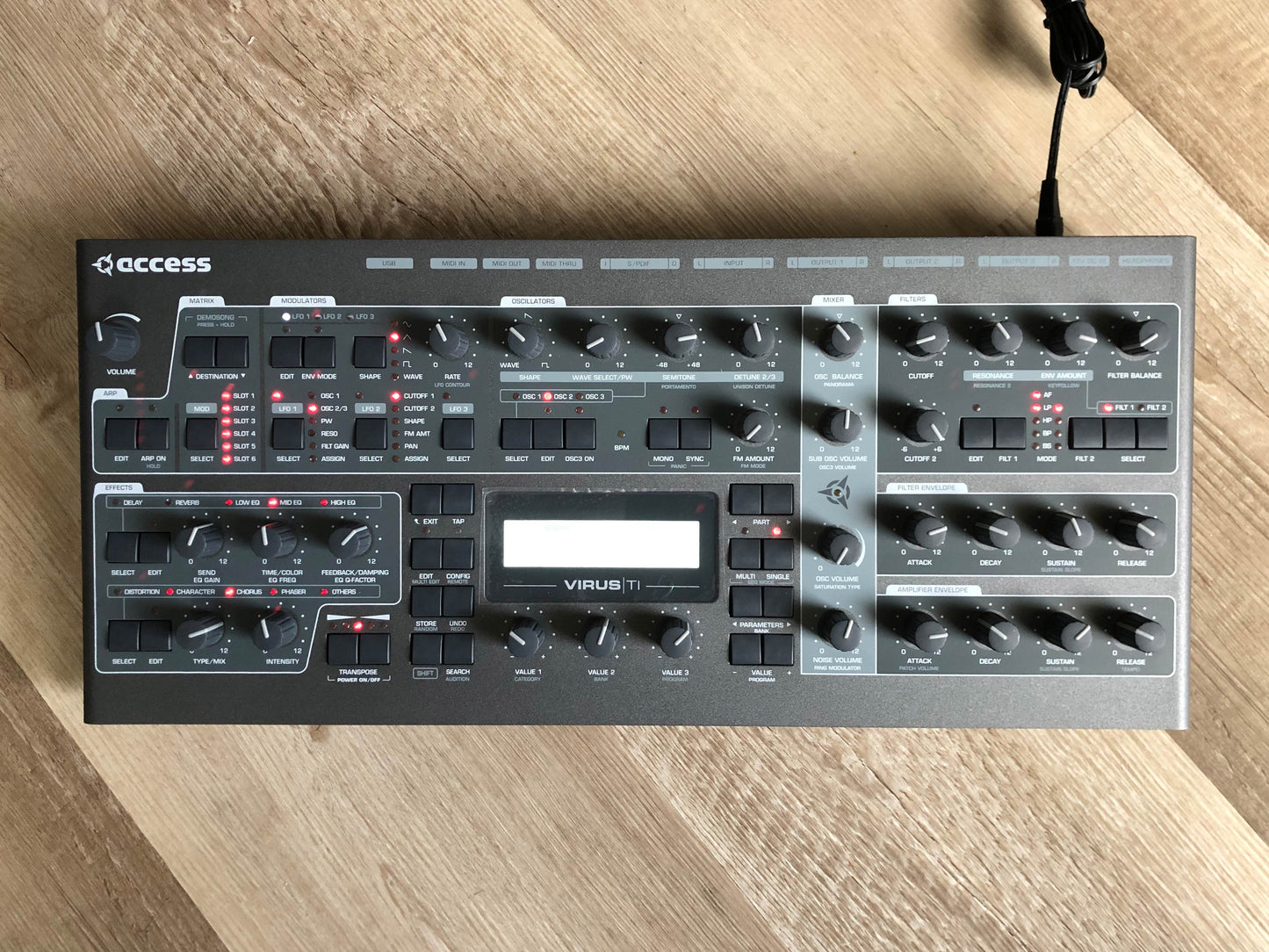 Access Virus TI2 Desktop in Mint Condition w/ OG PSU, OG USB Cable + New HQ USB Cable