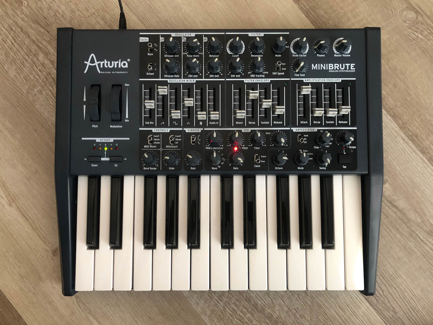 Arturia MiniBrute Analog Synthesizer, Excellent Condition (Not Sticky!) w/ PSU