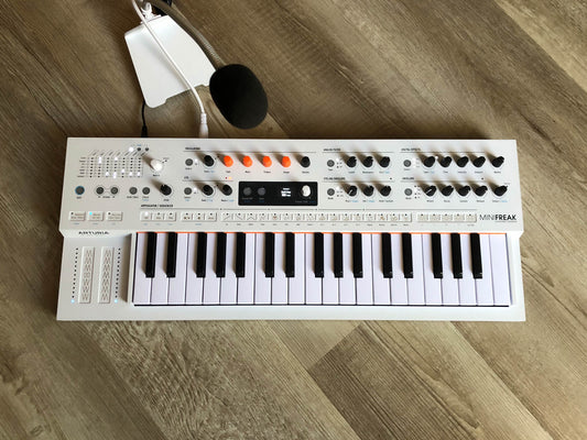 Arturia MiniFreak Vocoder Edition Hybrid Synthesizer w/ OG Box + Mic