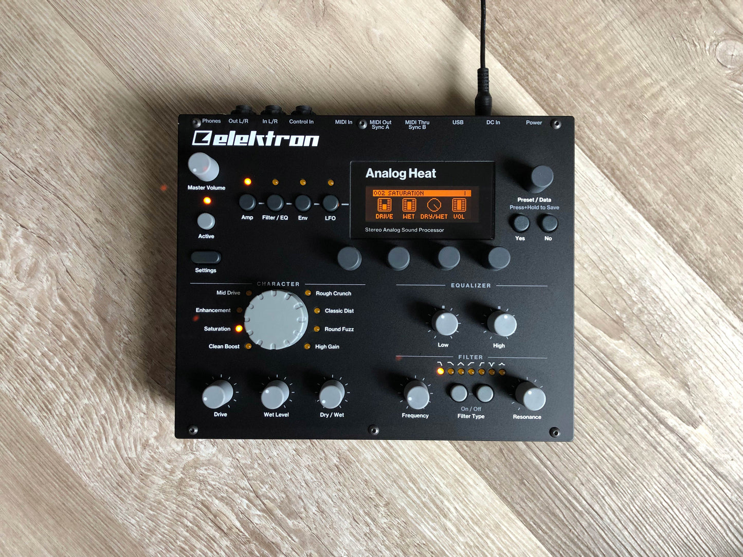 Elektron Analog Heat MKI Near-Mint w/ OG Box, PSU + New 6ft USB Cable