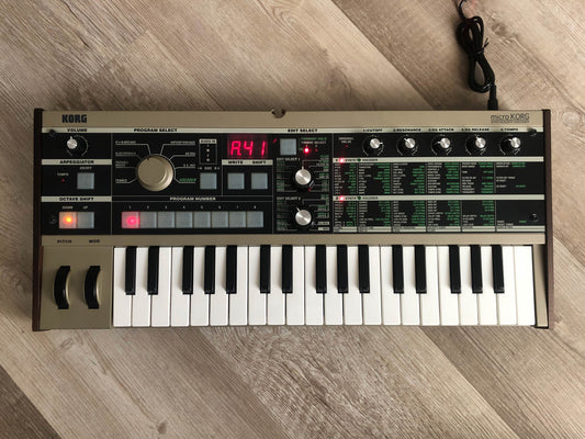 MicroKorg w/ Aftermarket Power Supply (Minty / no Mic)