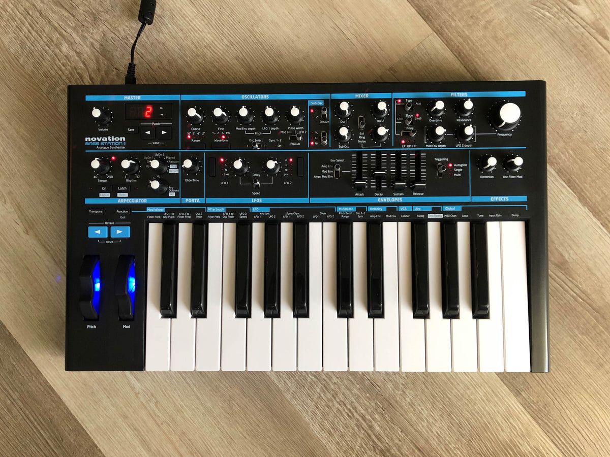 Novation Bass Station II w/ OG Box + PSU