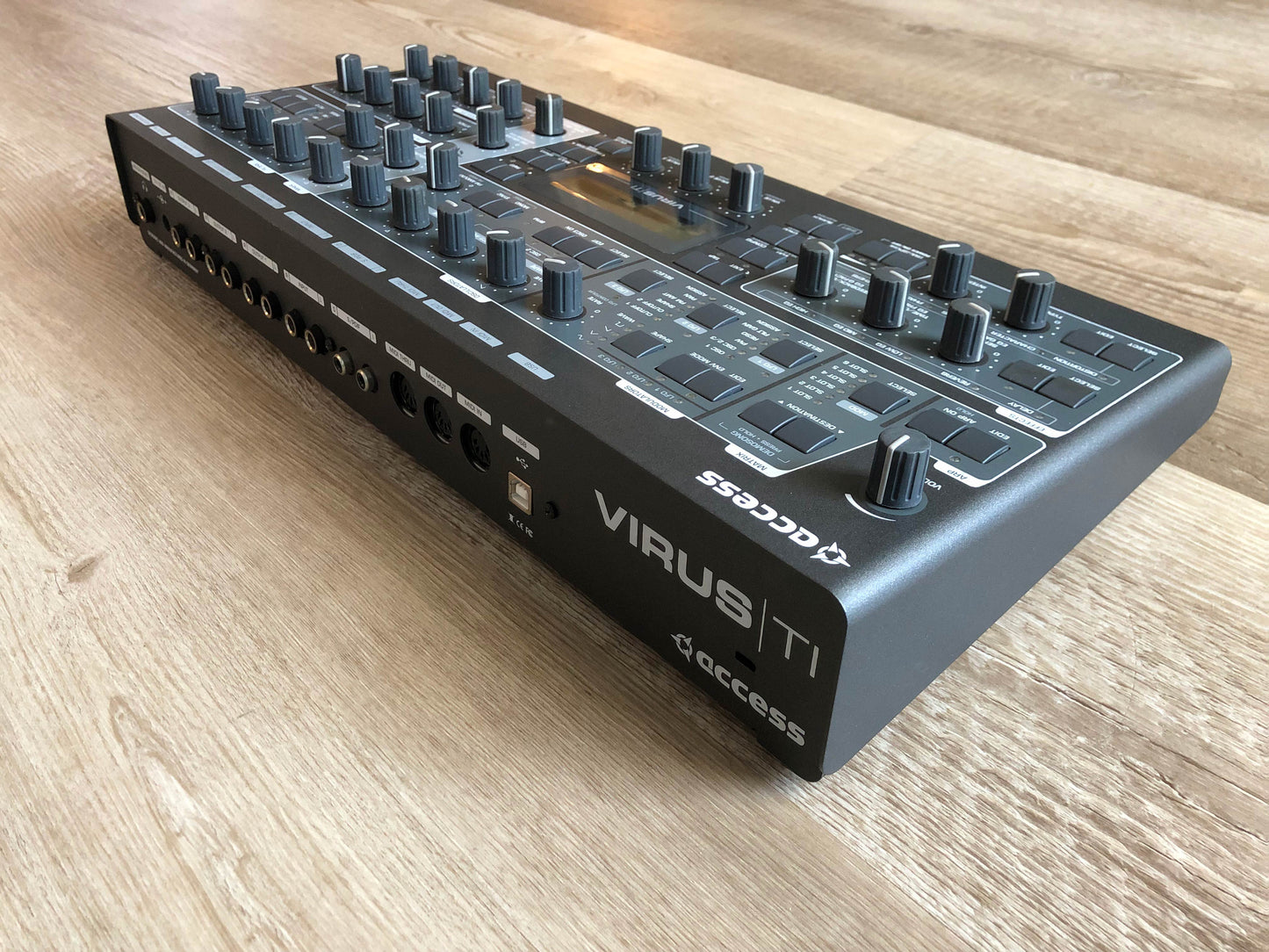 Access Virus TI2 Desktop w/ PSU + New HQ USB Cable