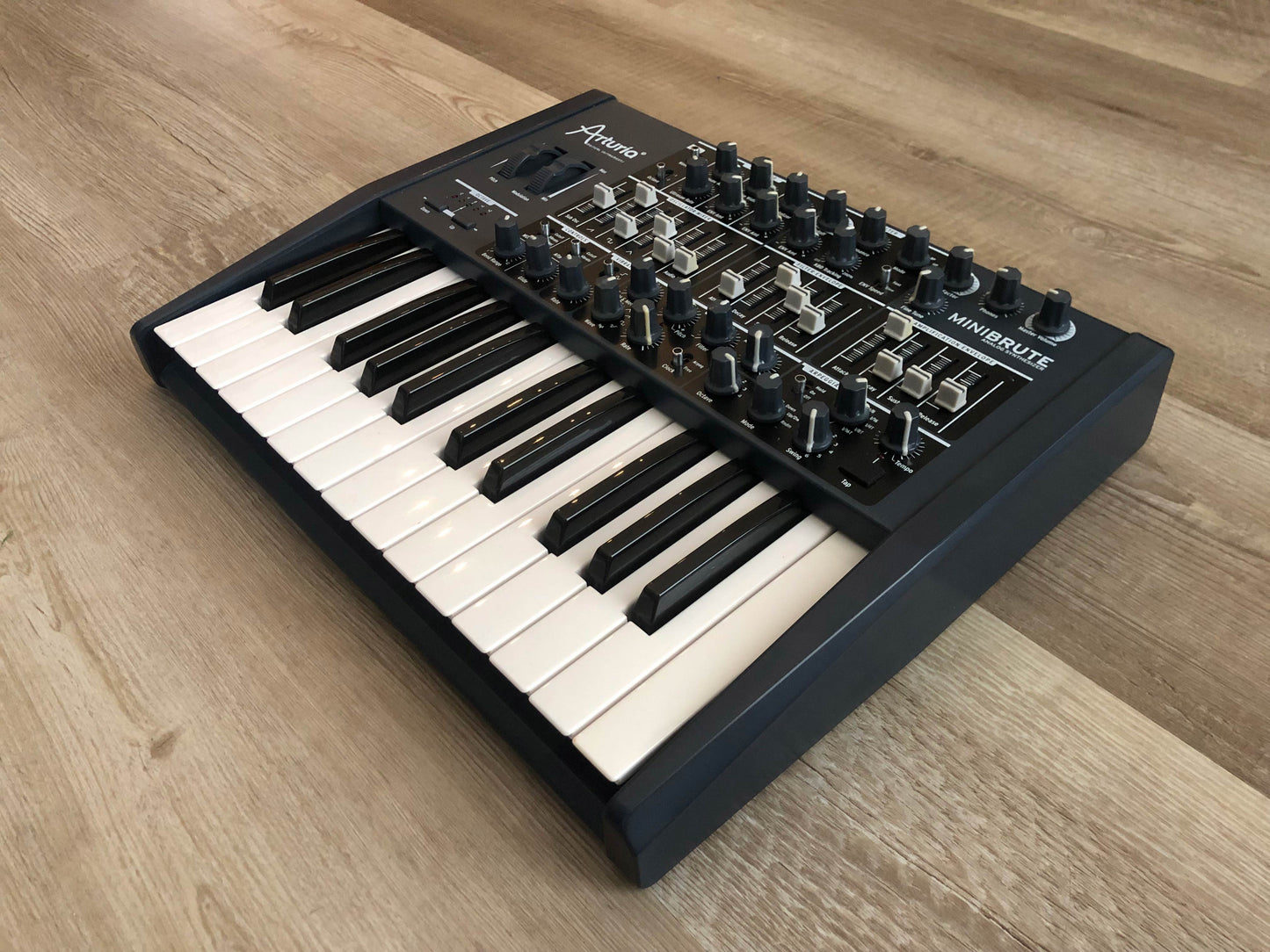 Arturia MiniBrute Analog Synthesizer, Excellent Condition (Not Sticky!) w/ PSU