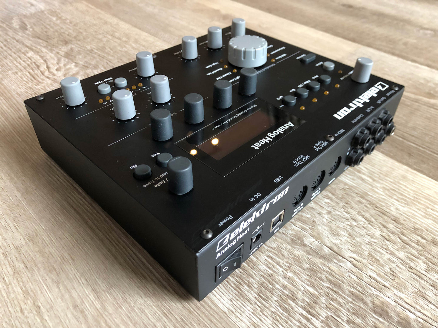 Elektron Analog Heat MKI w/ OG PSU + Quality Aftermarket USB Cable
