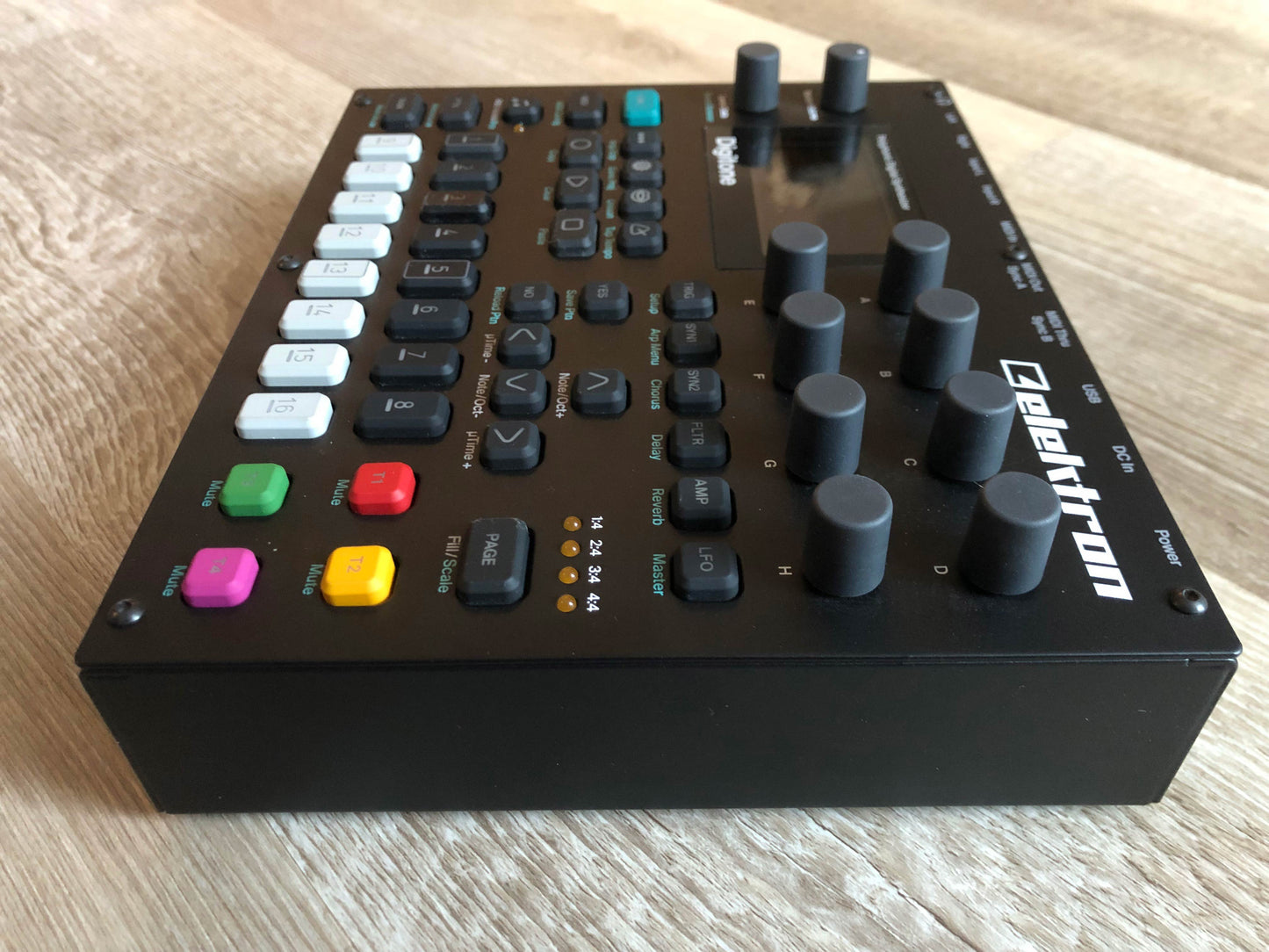 Elektron Digitone MKI w/ OG Box, PSU + New USB Cable
