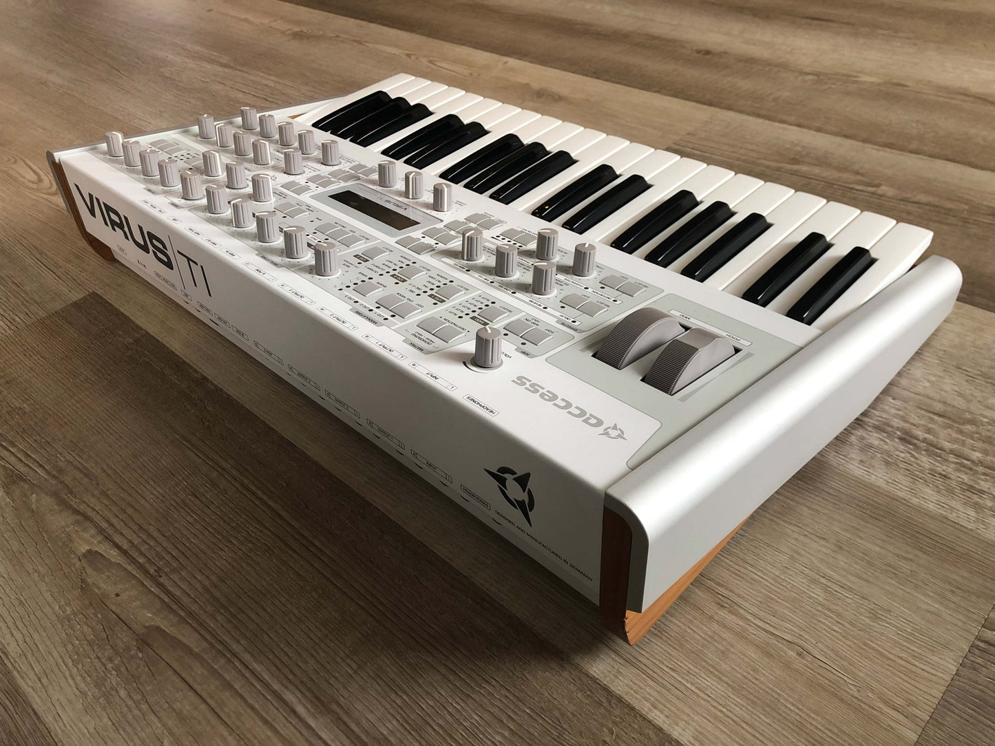 Access Virus TI2 Polar Nice and Clean w/ Power + USB Cable