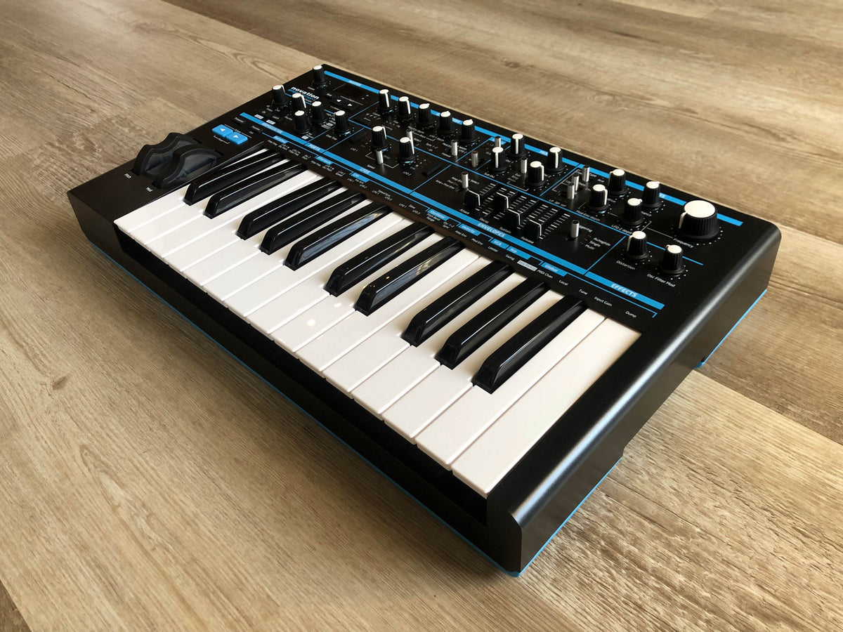 Novation Bass Station II w/ OG Box + PSU