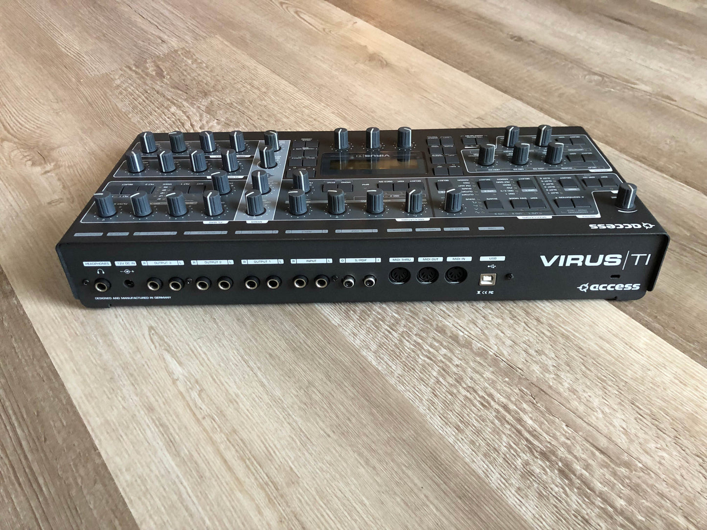 Access Virus TI2 Desktop w/ PSU + New HQ USB Cable