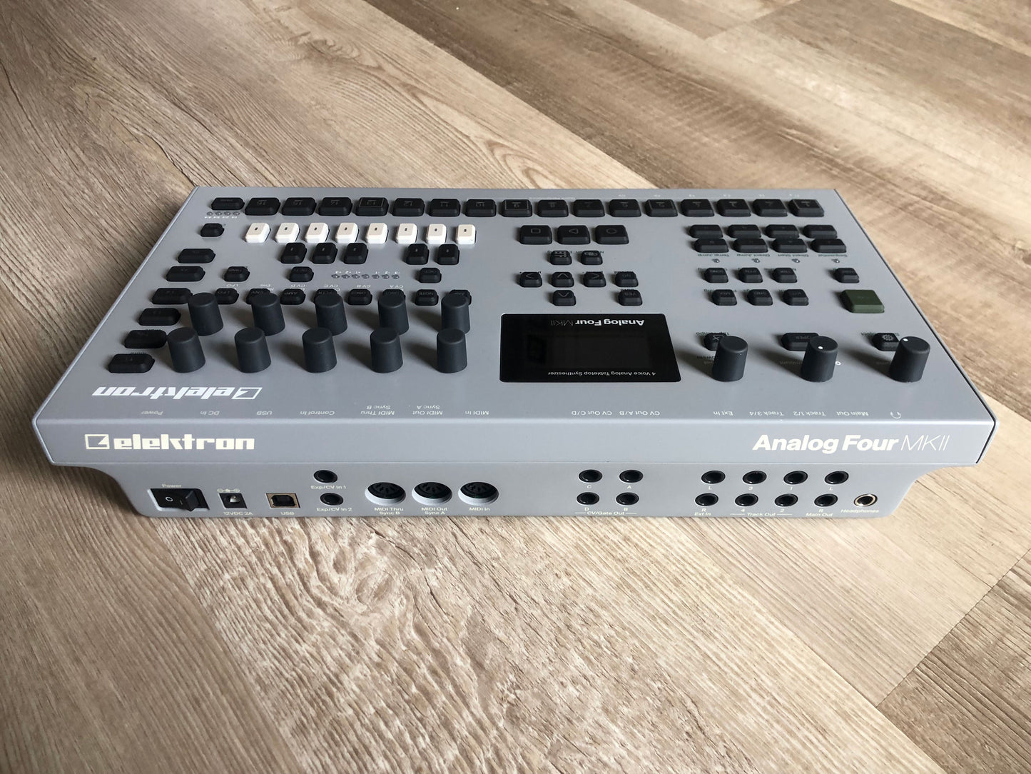 Elektron Analog Four MKII w/ OG Box, PSU + USB Cable