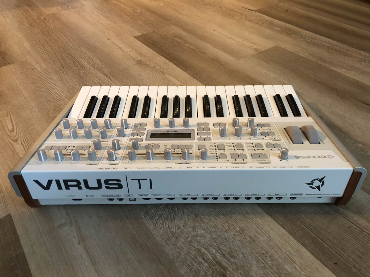 Access Virus TI2 Polar Super Clean w/ OG Power Cable + New USB Cable