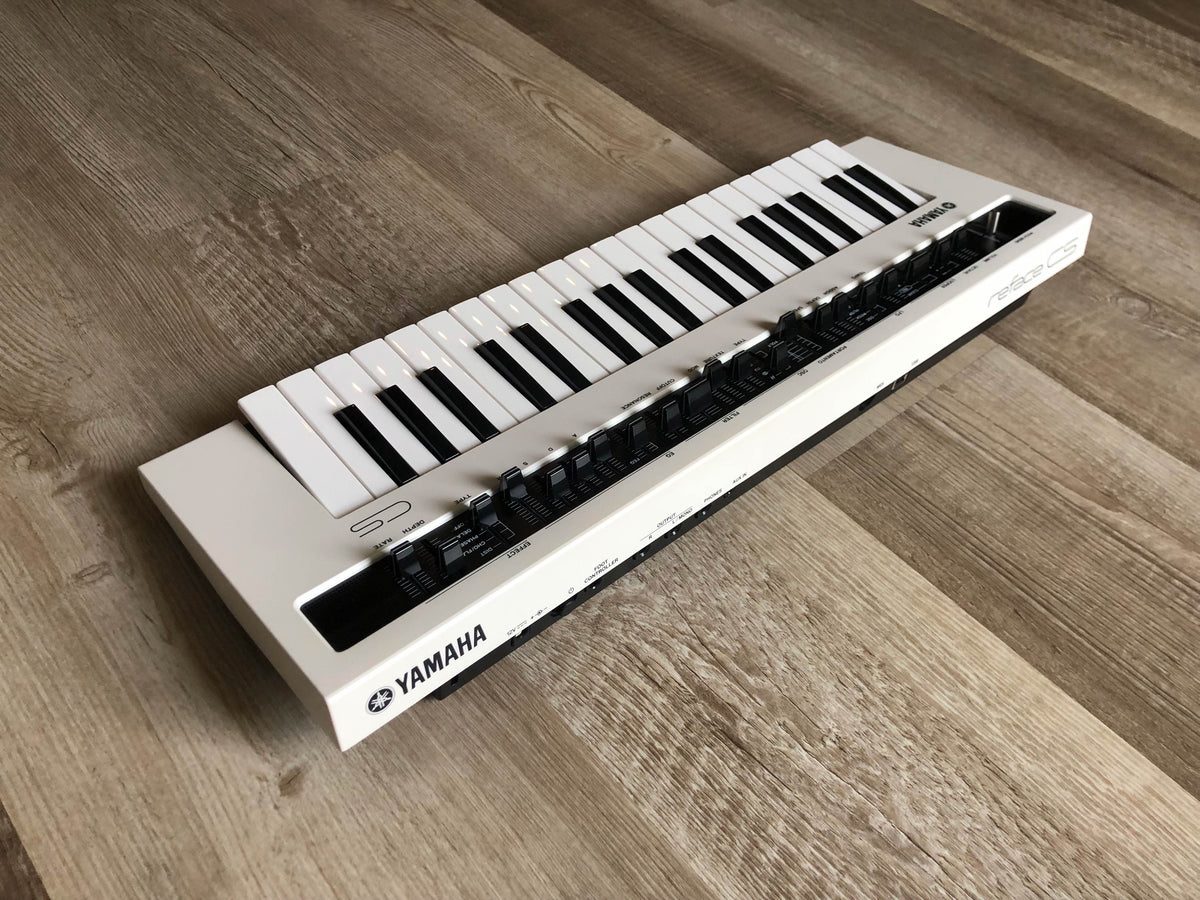 Yamaha Reface CS Mobile Mini Vintage Synth /w OG Box + PSU
