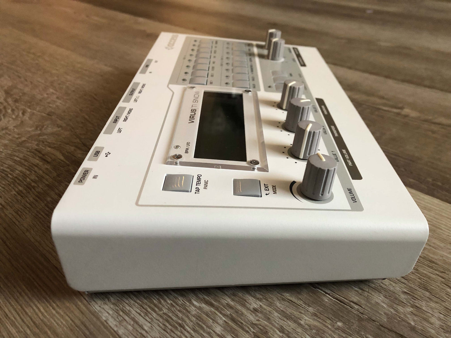 Access Virus TI Snow, All New Tacts, Battery, PSU, USB Cable & Virus Carry Bag