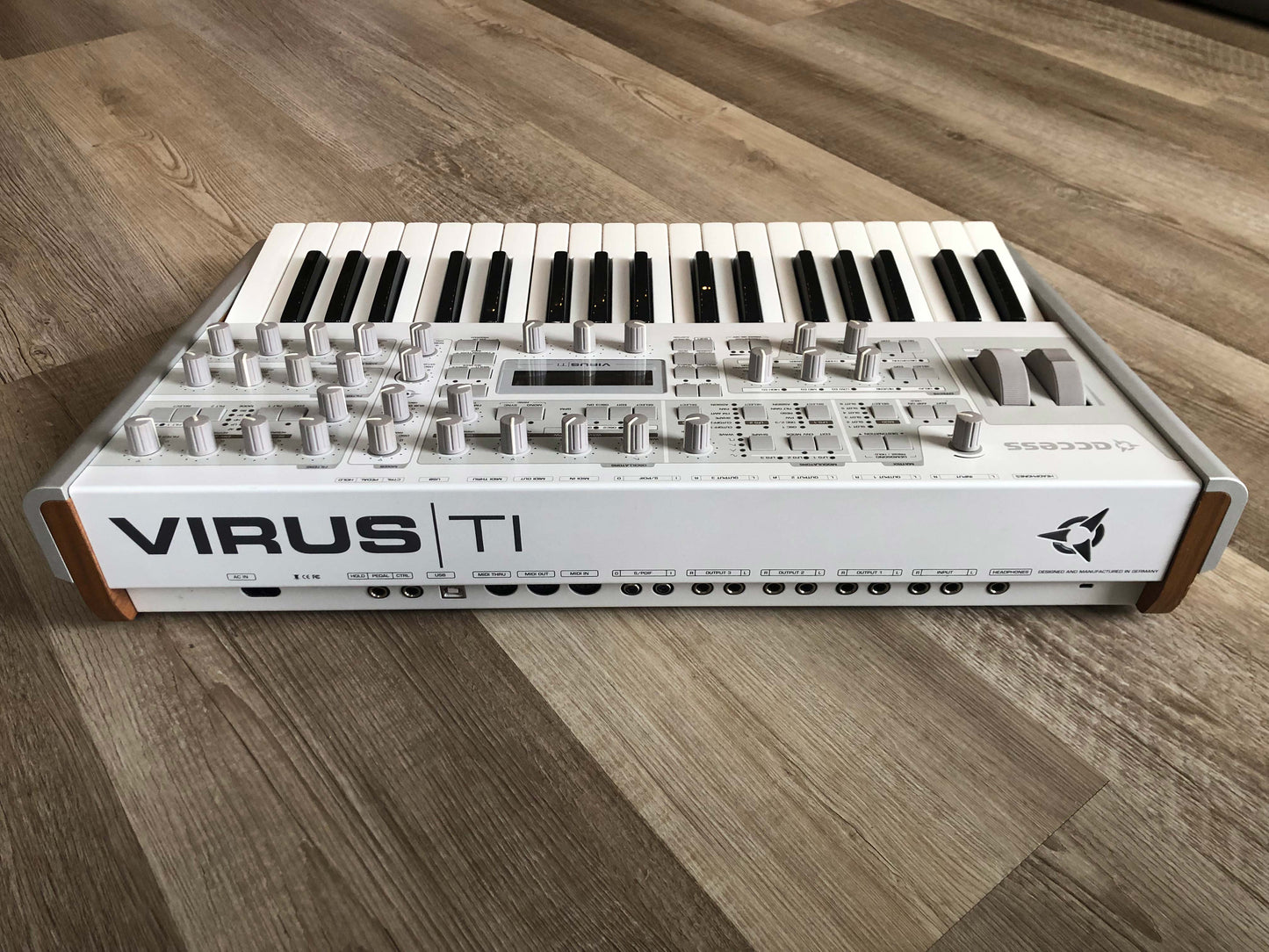 Access Virus TI2 Polar Nice and Clean w/ Power + USB Cable